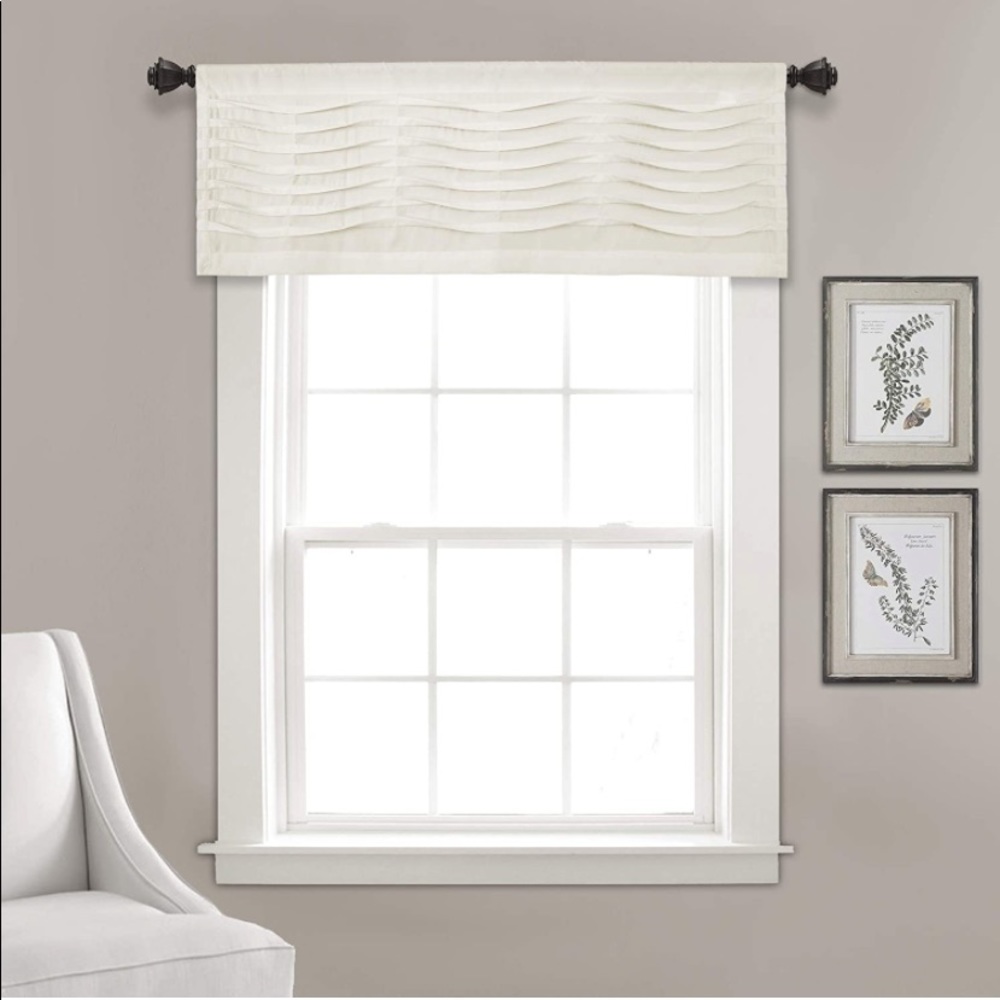 Lush Decor - Wave Texture Valance 18”x52” Cream